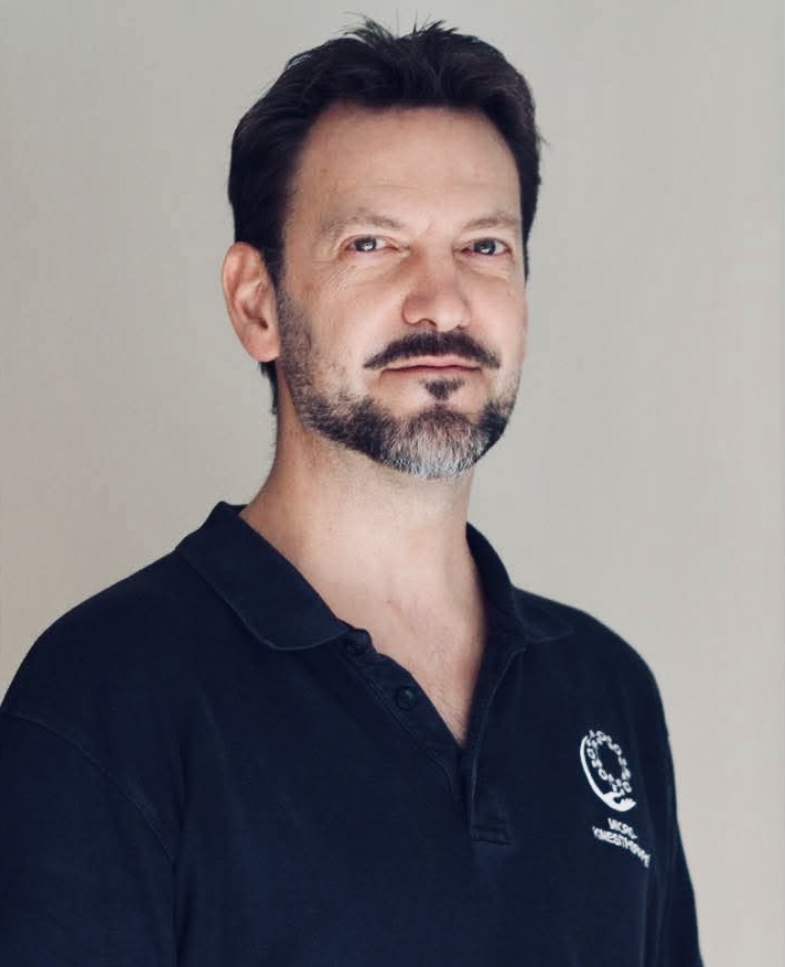 Christophe Claude — Kinésithérapeute DE, Certifié en Microkinésithérapeute & Approche Tissulaire de l'Ostéopathie